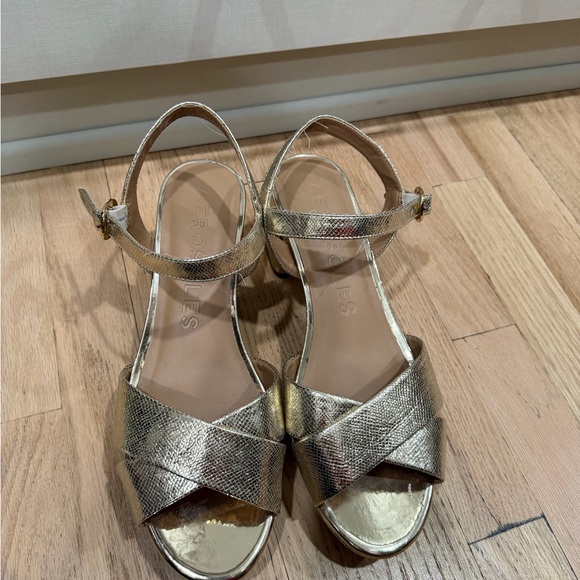 Aerosoles Gold Women's Sandals - Picture 4 of 7